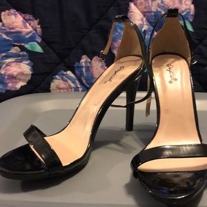 Shiny black open toed 3.5 inch heel
